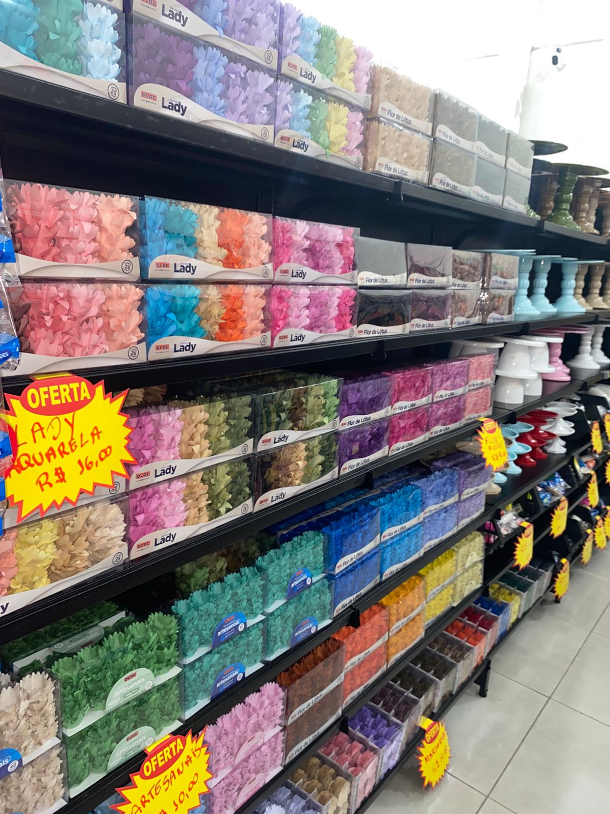 Produtos coloridos para festa na Pejuca Festas