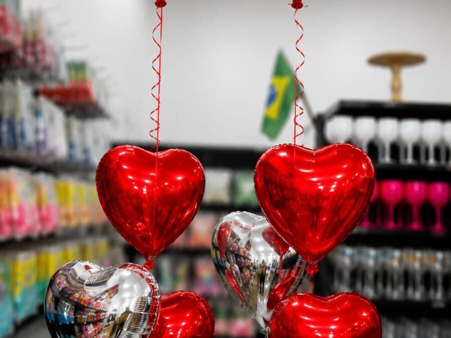 No dia dos namorados de de presente um buquê de balão
