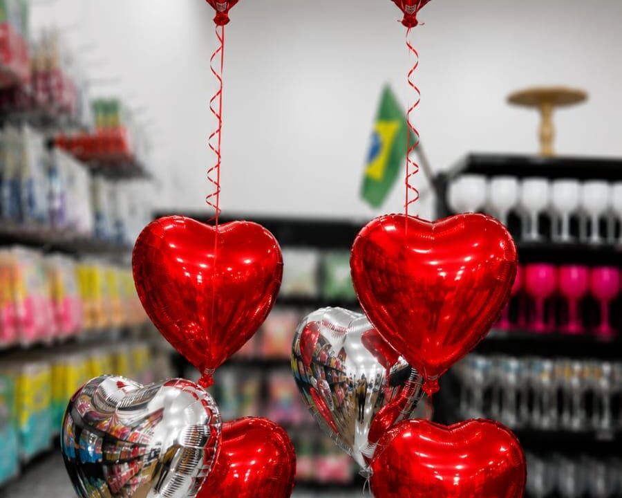 No dia dos namorados de de presente um buquê de balão