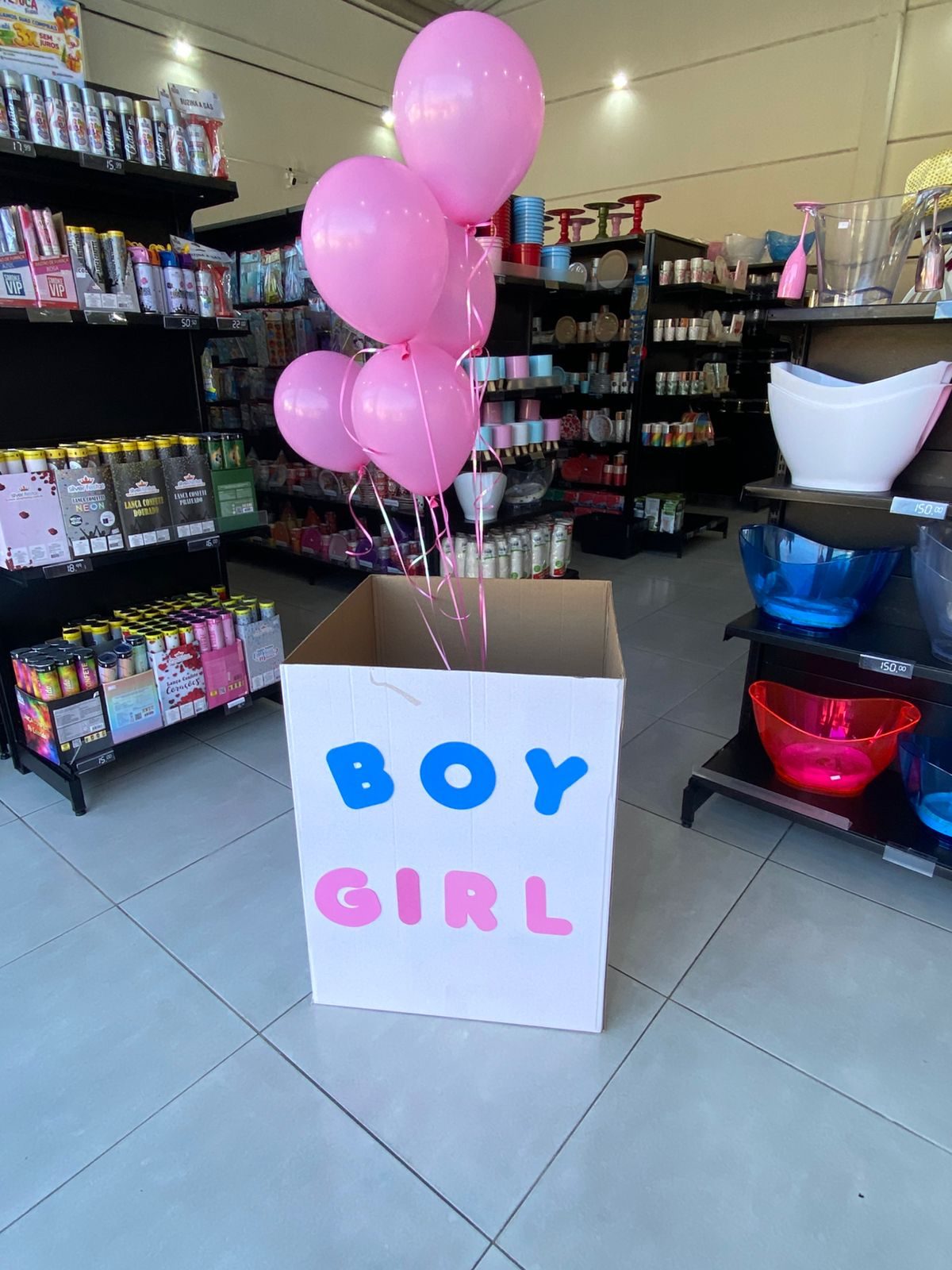 Caixa surpresa Boy or Girl para chá revelação – Pejuca Festas Caixa surpresa de chá revelação com balões rosa BOY ou GIRL da Pejuca Festas Itanhaém